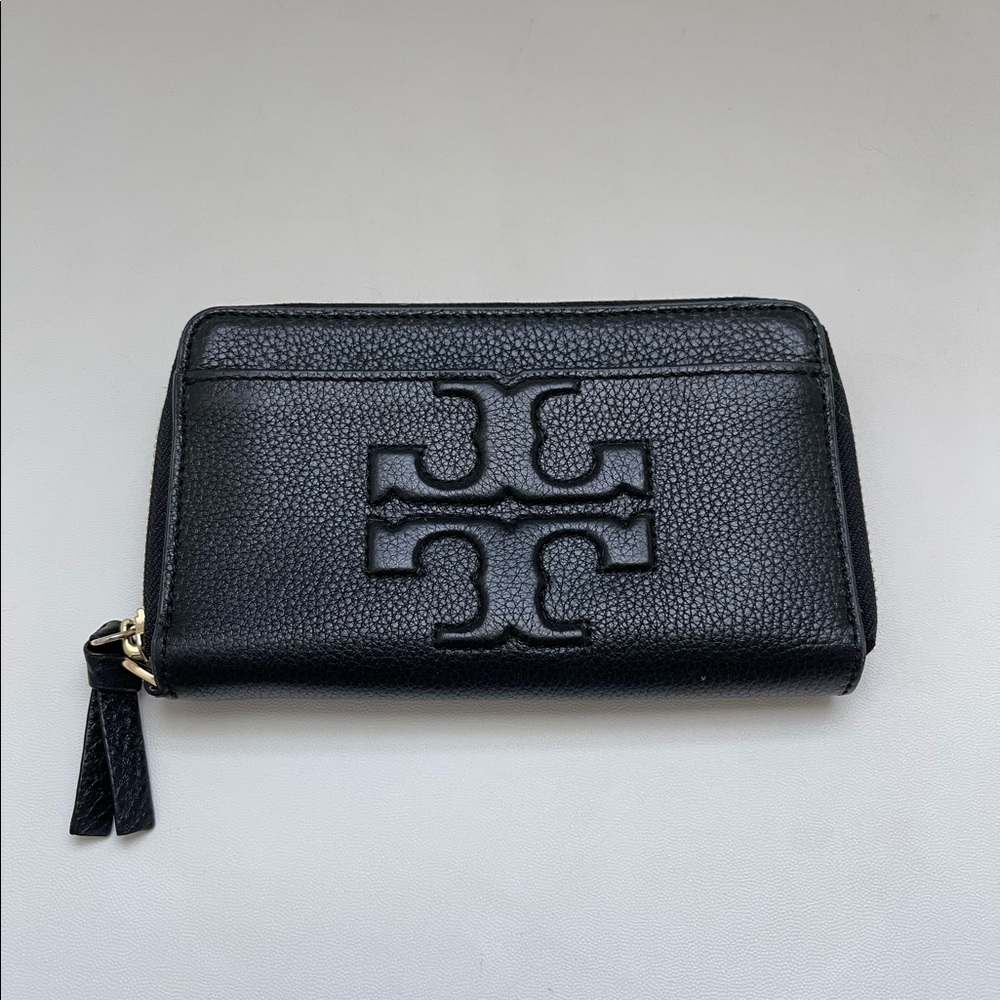 Tory Burch black leather long wallet with zip closure